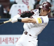 '야구 천재' 이정후, 프로 데뷔 첫 월간 MVP 수상