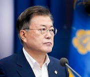 정부 "여름휴가 성수기 분산 권고..동참 민간 기업에 인센티브"