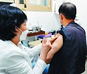 [포토] 60세 이상 AZ 백신 접종 시작