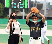 심현섭 '최서연 미시즈코리아 퀸 시구에 원포인트 레슨' [MK포토]