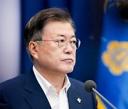 정부 "7월 교직원·고3·50대부터 1차 접종 우선 시작"