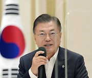 文, 오늘 특별방역점검회의..1,300만 접종 조기달성 독려