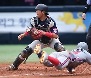 송구 미스가 가른 승부..충암고, 율곡고 꺾고 16강 [황금사자기 7일차]