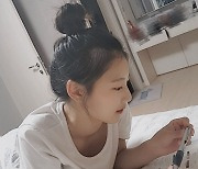 '송종국 딸' 송지아, 골프채 아닌 펜 잡은 근황 "엄니랑 공부 중"