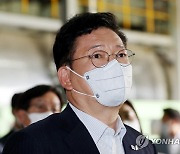 폐비닐 재생유 생산시설 살피는 송영길 대표