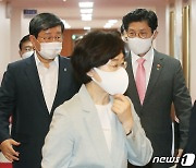 전해철-노형욱, 국무회의 참석