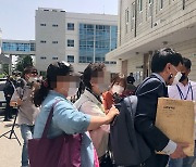 친윤·반윤 신경전 속 '사문서위조 혐의' 윤석열 장모 재판 출석