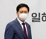 회의 참석하는 김기현 대표 권한대행