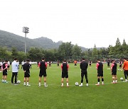 유상철 전 감독 추모하는 축구 국가대표팀