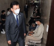 민주당, 소속 의원 12명 부동산 불법거래 연루 의혹 관련 비공개 최고위 개최