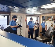 "한국 해양경비 시스템은 놀랍다" 에콰도르 해군 장성 박수갈채