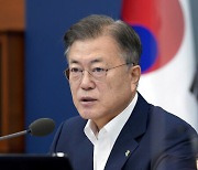 문 대통령 "추경으로 자영업 활력 찾고, 국민 소비 되살아나야"