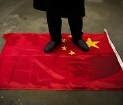 '가스라이팅' 하듯 침투.. "중국의 속내를 보라"