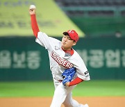 5회 등판한 SSG 두번째 투수 최민준 [사진]