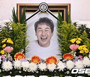 김학범, 故유상철에게 "하늘나라서 韓축구 끝까지 지켜봐 달라"