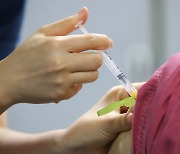 건강할수록 백신 후유증 크다는데? 전문가 "면역반응 크다고 효과 더 좋은 게 아냐"