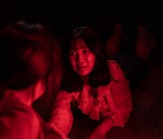 '미드나이트' 스틸 공개..진기주·위하준, 목격자와 살인마의 사투
