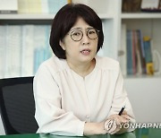 인터뷰하는 이수연 홀트아동복지회 신임 회장