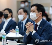 원희룡 제주지사 발언 듣는 김기현 당 대표 권한대행