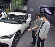 기아, 일반인 대상 전용 전기차 EV6 공개