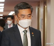 서욱, 공군 성추행 부사관 사망에 사과.."무거운 책임 통감"