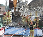 [속보] 광주 건물 붕괴로 버스 승객 9명 사망..8명 중상