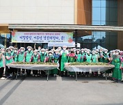 [포토]유동균 마포구청장 '여름 김치 나누기' 행사 마련