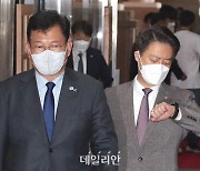 與 송영길, 부동산 투기 의혹 '읍참마속' 승부수..일부 탈당 거부 '내홍'