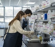 소재 국산화 앞장서는 한국콜마.. 국내 자생식물 '황근' 제품화 성공