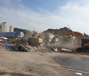 [속보]광주 재개발지역서 5층 건물 붕괴..8명 중상