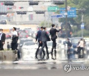 '덥다 더워' 서울 낮 기온 31도 넘어..올해 들어 최고