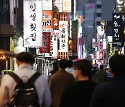 7월부터 수도권 식당·노래방·유흥시설 '밤 12시'까지 문 연다