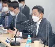 용홍택 차관, 해외인재 유치 활성화 간담회 주재