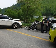 태백서 SUV-승용차 충돌..1명 사망·2명 부상