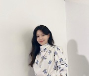 소녀시대 수영, 러블리 블라우스룩.. "물오른 미모"