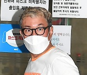 김성수 '출근길, 많은 취재진 보고 놀란 토끼 눈~'