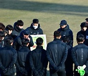 '바쁘다 바빠' 김학범호, 와일드카드 후보 & U-24 원격 체크