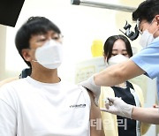 美 FDA 얀센 유통기한 3→4.5개월, 방역당국 "韓, 기존 기한 따르겠다"