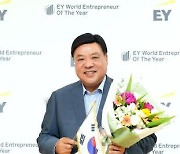 "韓 최초" EY 최우수 기업가상 거머쥔 서정진