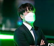 [포토] LCK 경기 준비하는 프레딧 브리온 최우범 감독