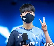 [포토] LCK 경기 단독 POG 선정 '기인' 김기인