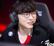 [포토] LCK 경기 준비 중인 T1 '페이커' 이상혁