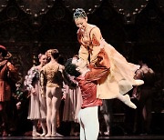 Korean ballet dancer Park Sae-eun named "star" dancer at the Paris Opera Ballet
