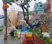 부산 경찰, 가림막 넘어진 철거 현장 발견해 안전조치