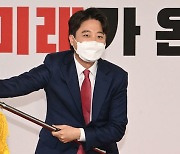 헌정사상 첫 MZ세대 당대표.. 정치 세대교체 '신호탄' 쐈다 [뉴스분석]