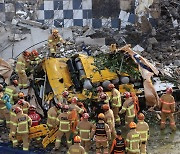 '우르르' 3초 만에  건물 붕괴된 원시적 참극