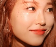 쿠잉 타이틀곡 '우와!!!' MV 티저 공개..다채로운 색감