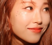 '17일 컴백' 쿠잉, 신곡 '우와!!!' MV 티저 공개..화려한 비주얼