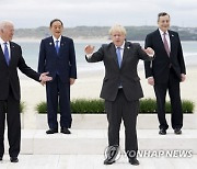 APTOPIX Britain G7