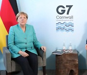 文대통령, 메르켈 獨총리와 회담..코로나 대응 논의